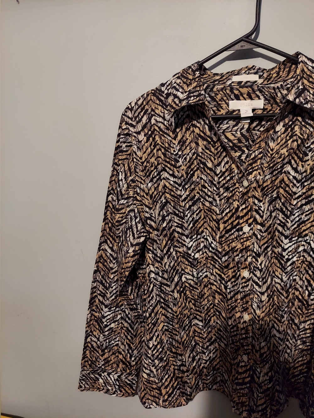 Chico's Animal Print No Iron Button Shirt Top Size 2 12/14 Office Career Preppy